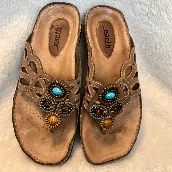 Earth Freesia Leather Embellished Thong Sandal Sz7 - Picture 5 of 9